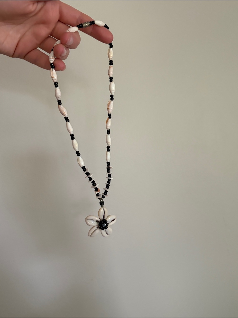 Y2K Flower Puka Shell Cowrie Shell Surfer Necklace 2000s Boho Beach